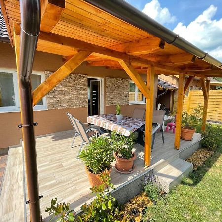 Balatonkeresztúr Lilla Apartman מראה חיצוני תמונה