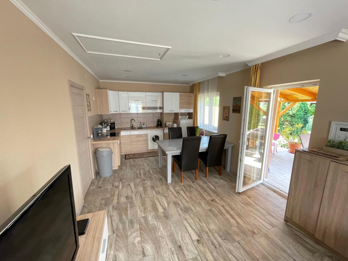Balatonkeresztúr Lilla Apartman מראה חיצוני תמונה