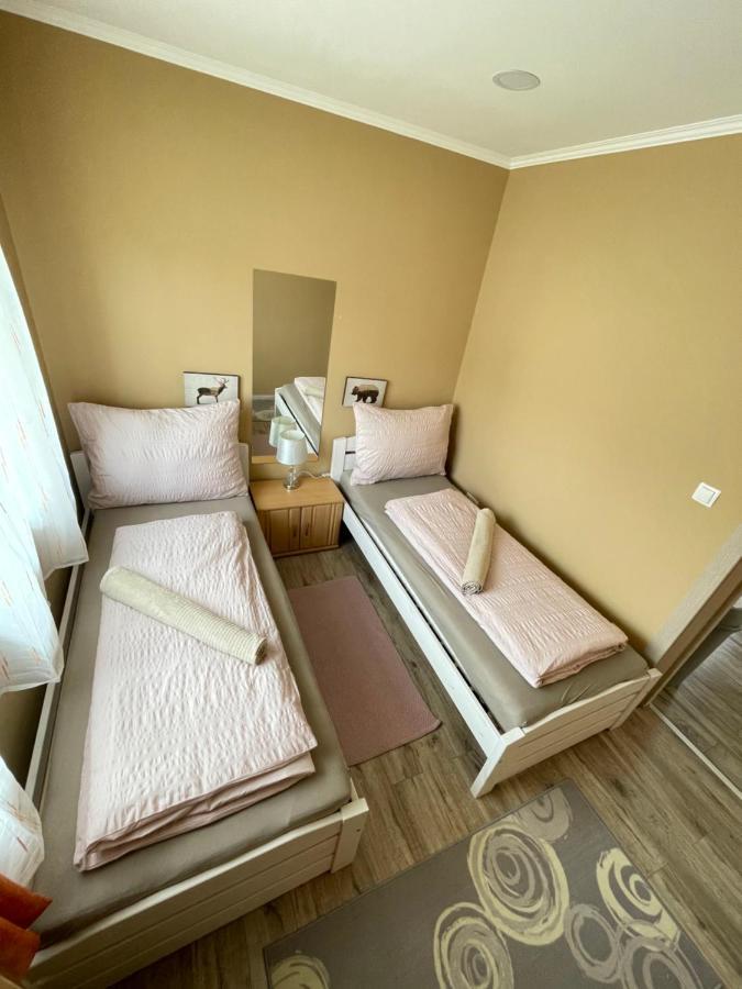 Balatonkeresztúr Lilla Apartman מראה חיצוני תמונה