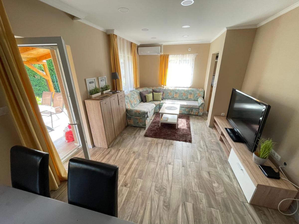 Balatonkeresztúr Lilla Apartman מראה חיצוני תמונה