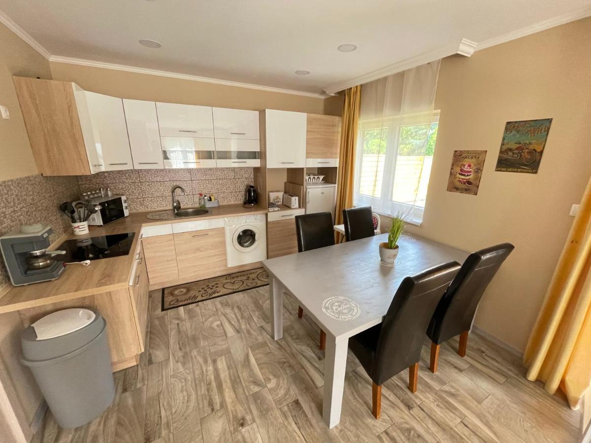 Balatonkeresztúr Lilla Apartman מראה חיצוני תמונה