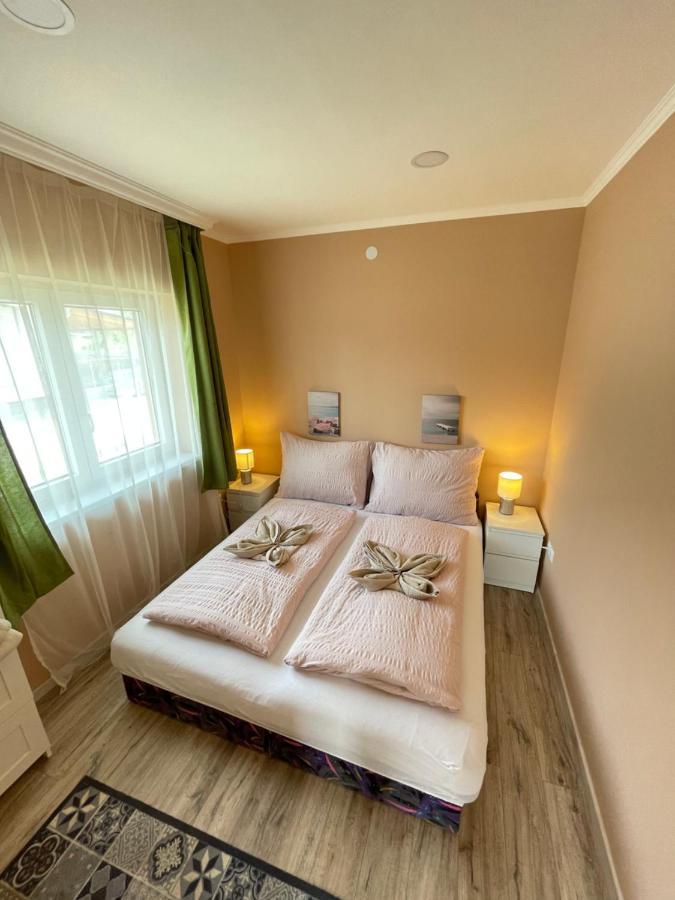 Balatonkeresztúr Lilla Apartman מראה חיצוני תמונה